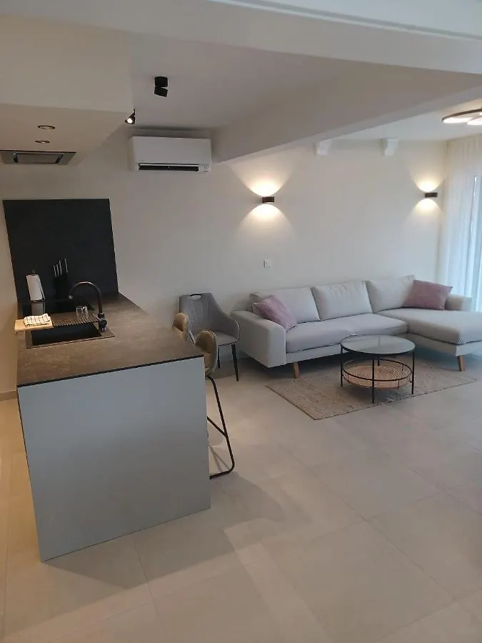 Petar Apartment Trogir 0*,